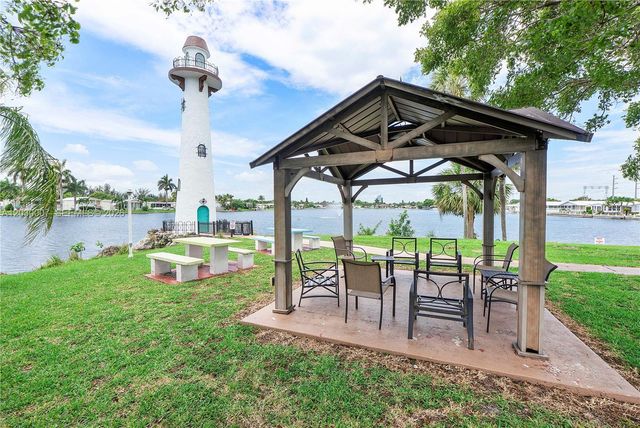 5530 SW 32nd Ter, Dania Beach, FL 33312