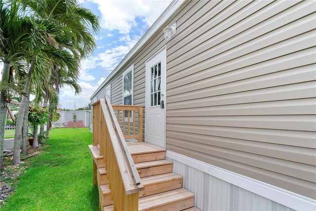 5530 SW 32nd Ter, Dania Beach, FL 33312
