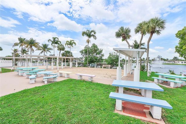 5530 SW 32nd Ter, Dania Beach, FL 33312