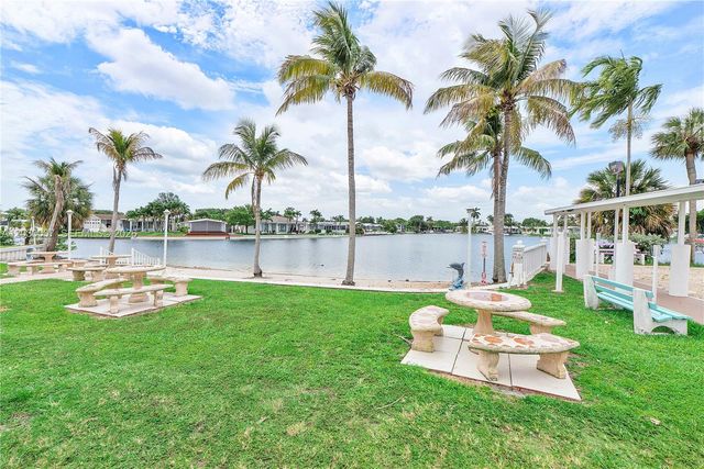 5530 SW 32nd Ter, Dania Beach, FL 33312