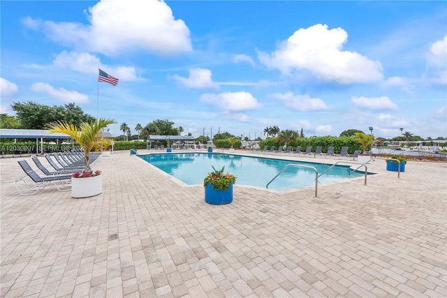 5530 SW 32nd Ter, Dania Beach, FL 33312