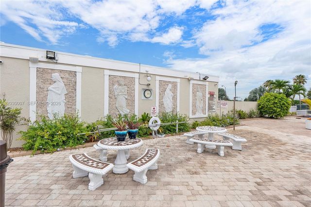 5530 SW 32nd Ter, Dania Beach, FL 33312