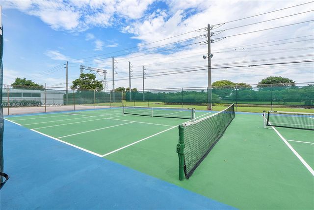 5530 SW 32nd Ter, Dania Beach, FL 33312