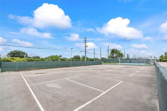 5530 SW 32nd Ter, Dania Beach, FL 33312