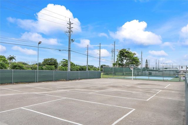 5530 SW 32nd Ter, Dania Beach, FL 33312