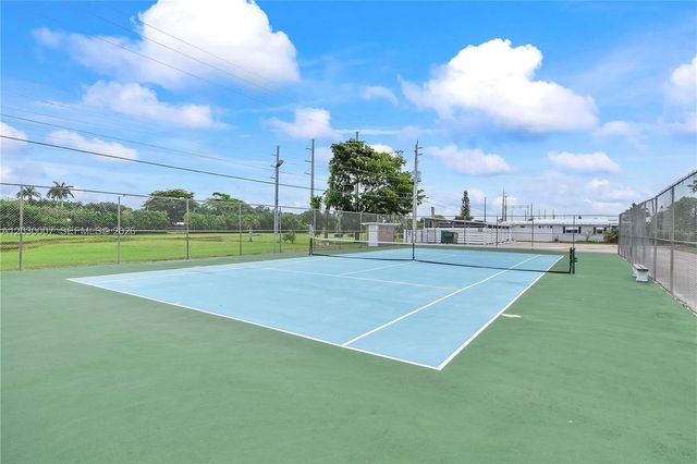 5530 SW 32nd Ter, Dania Beach, FL 33312