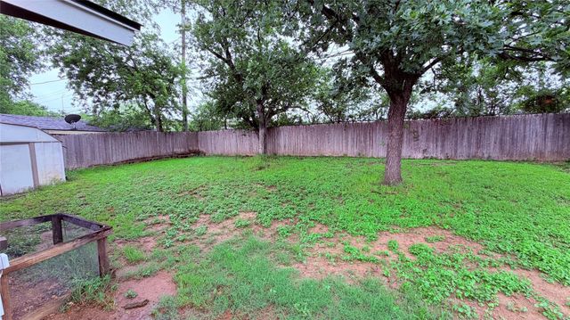 8404 Maine DR, Austin, TX 78758