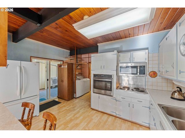 87463 MCTIMMONS Ln, Bandon, OR 97411