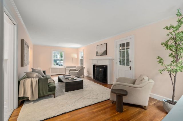 11 Martin Rd, Wellesley, MA 02481