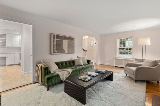 11 Martin Rd, Wellesley, MA 02481