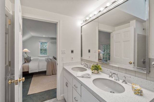 11 Martin Rd, Wellesley, MA 02481