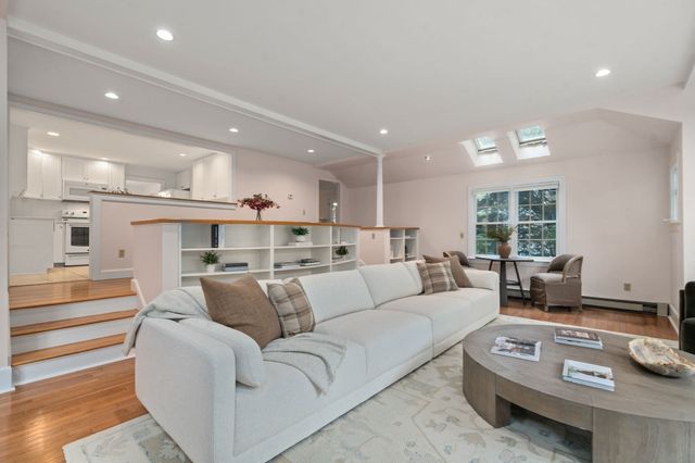11 Martin Rd, Wellesley, MA 02481