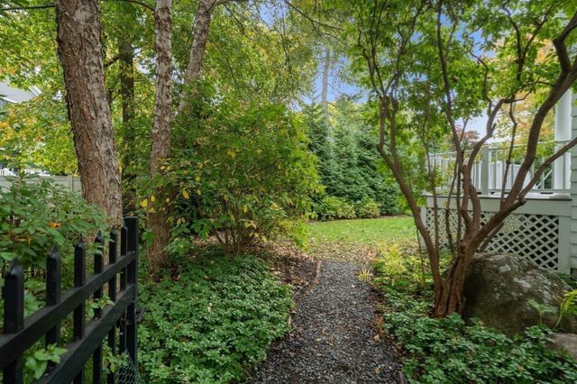 11 Martin Rd, Wellesley, MA 02481