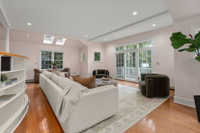 11 Martin Rd, Wellesley, MA 02481