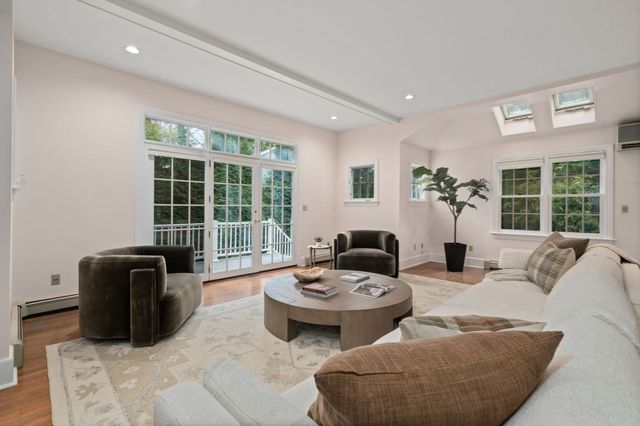 11 Martin Rd, Wellesley, MA 02481