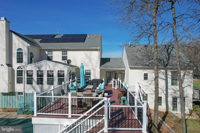 140 PARLIAMENT WAY, Charles Town, WV 25414