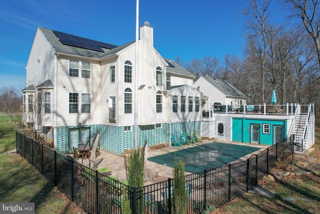 140 PARLIAMENT WAY, Charles Town, WV 25414