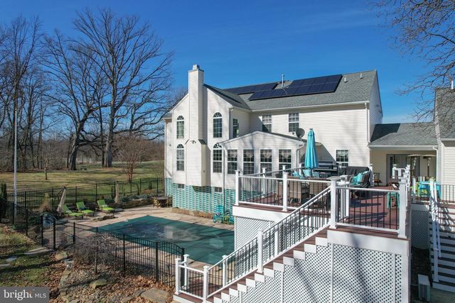 140 PARLIAMENT WAY, Charles Town, WV 25414