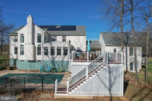 140 PARLIAMENT WAY, Charles Town, WV 25414