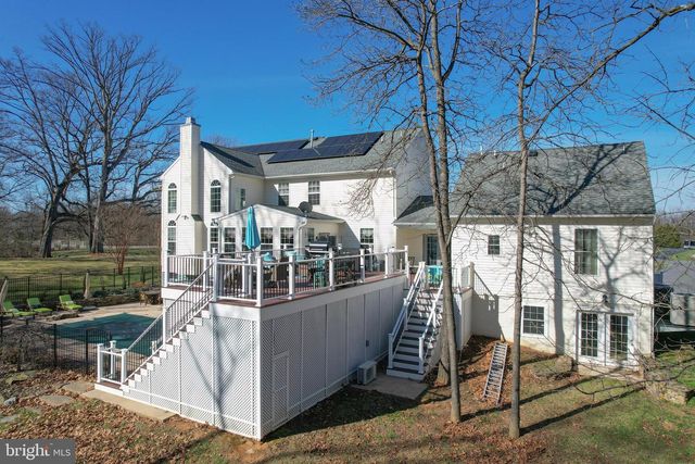 140 PARLIAMENT WAY, Charles Town, WV 25414