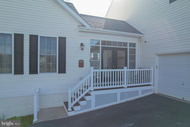 140 PARLIAMENT WAY, Charles Town, WV 25414