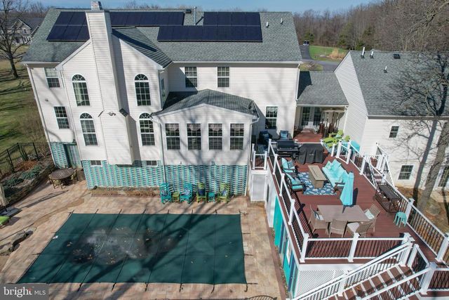 140 PARLIAMENT WAY, Charles Town, WV 25414