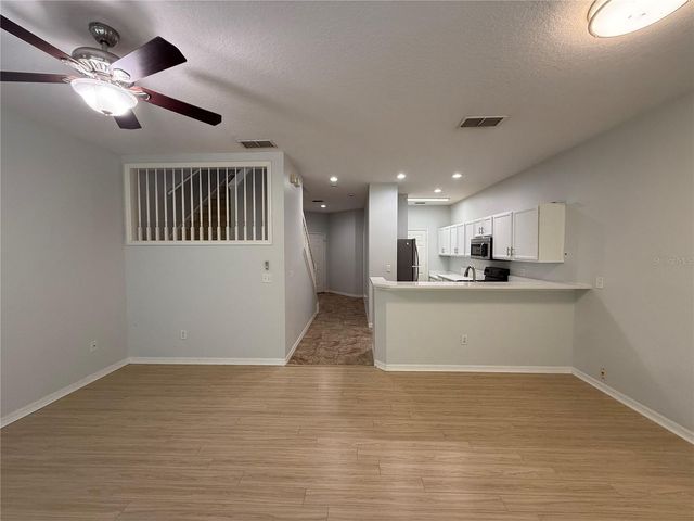 8118 STONE PATH WAY, Tampa, FL 33647