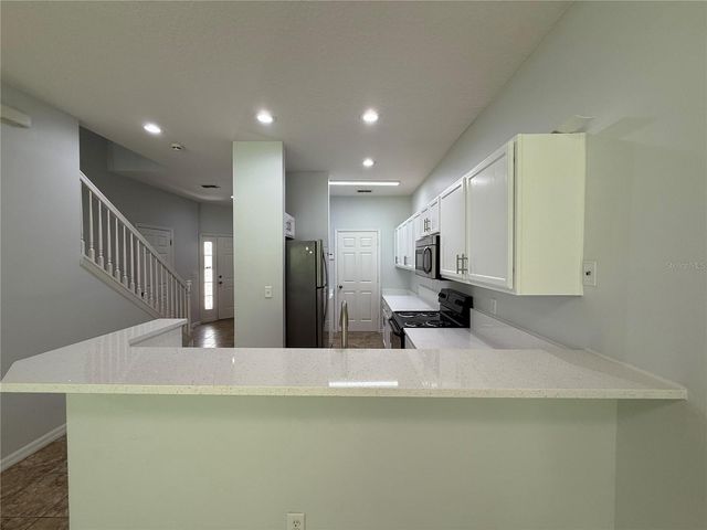 8118 STONE PATH WAY, Tampa, FL 33647