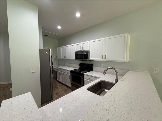 8118 STONE PATH WAY, Tampa, FL 33647