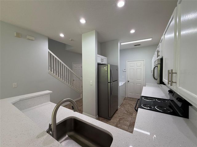 8118 STONE PATH WAY, Tampa, FL 33647