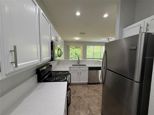 8118 STONE PATH WAY, Tampa, FL 33647