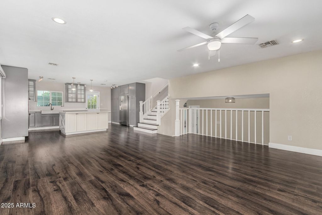 Image 11 of property listing at 1717 E PEBBLE BEACH Drive, Tempe, AZ 85282