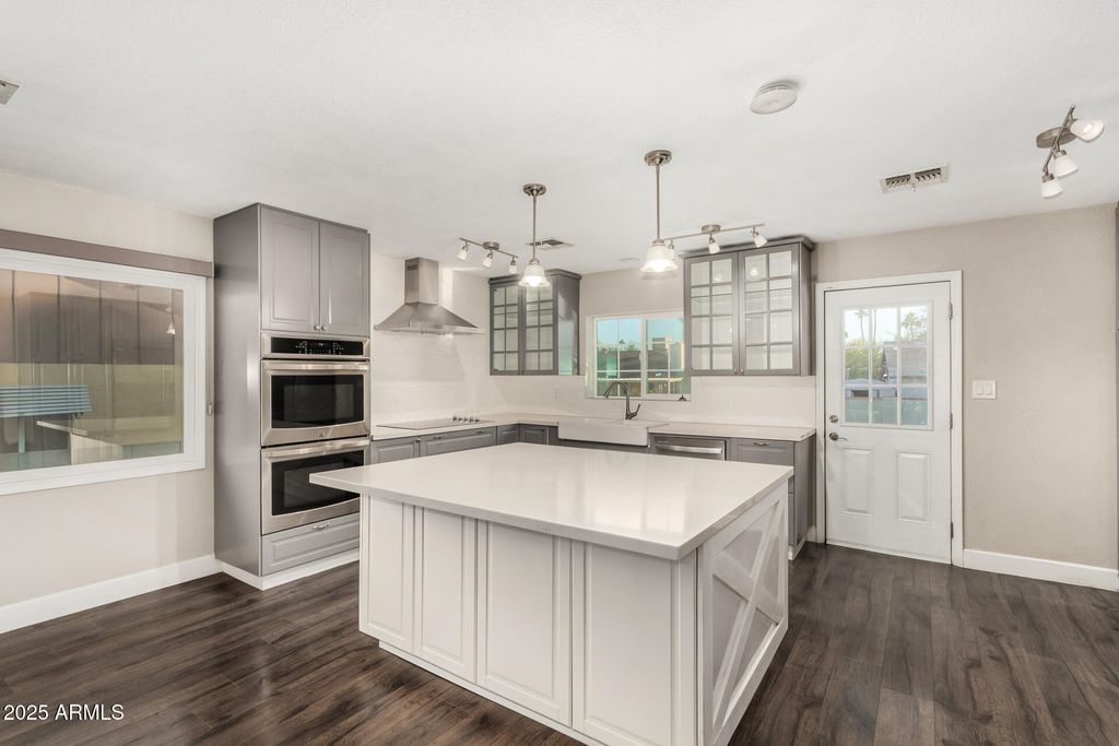 Image 14 of property listing at 1717 E PEBBLE BEACH Drive, Tempe, AZ 85282