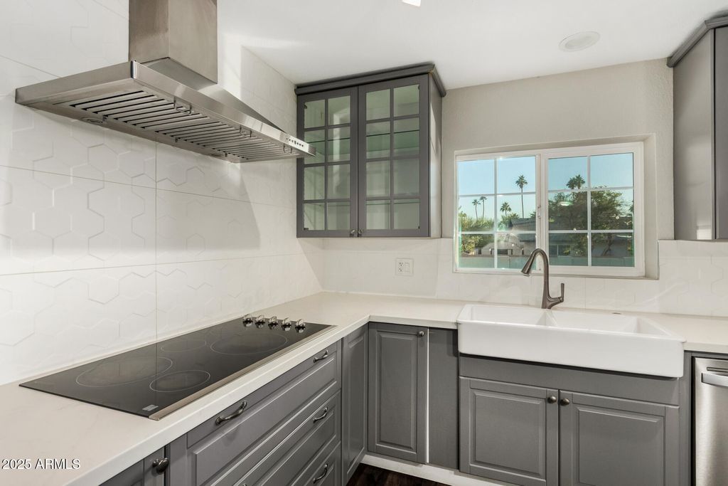 Image 18 of property listing at 1717 E PEBBLE BEACH Drive, Tempe, AZ 85282