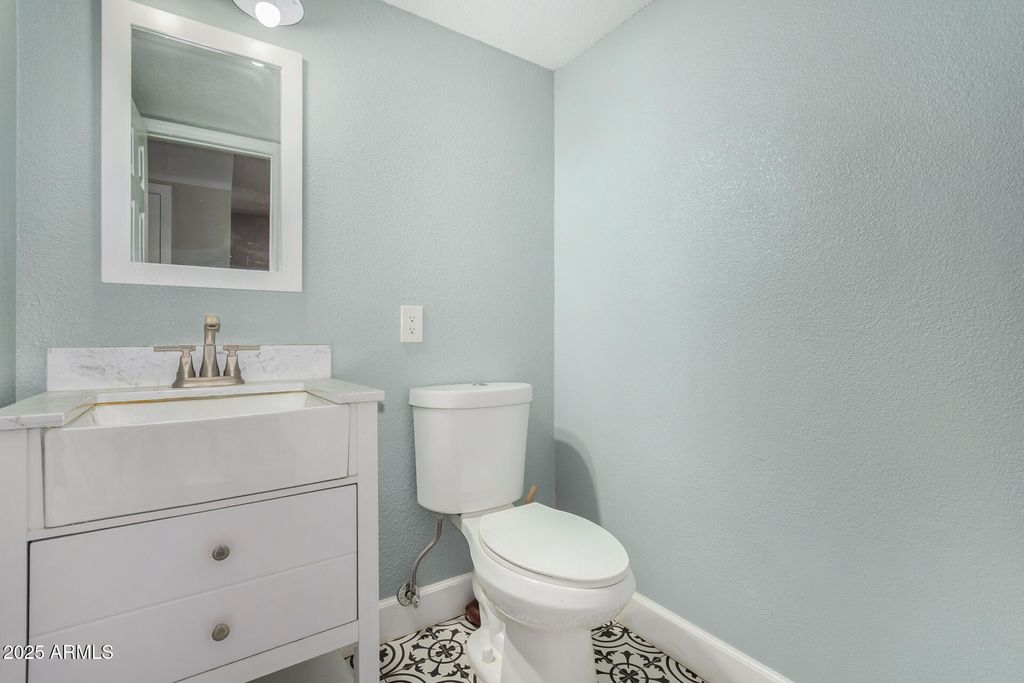 Image 21 of property listing at 1717 E PEBBLE BEACH Drive, Tempe, AZ 85282