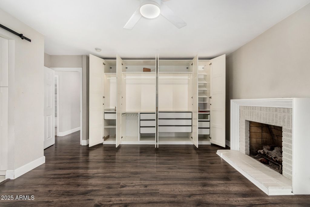 Image 25 of property listing at 1717 E PEBBLE BEACH Drive, Tempe, AZ 85282