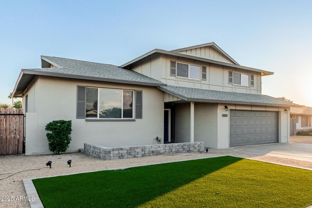 Image 4 of property listing at 1717 E PEBBLE BEACH Drive, Tempe, AZ 85282