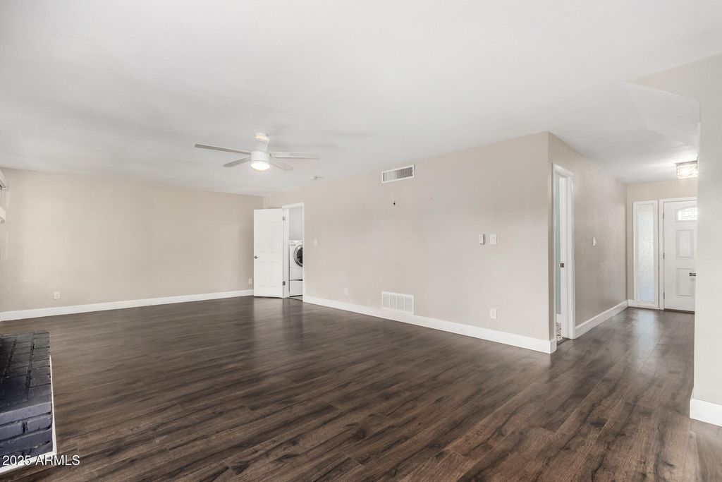 Image 8 of property listing at 1717 E PEBBLE BEACH Drive, Tempe, AZ 85282