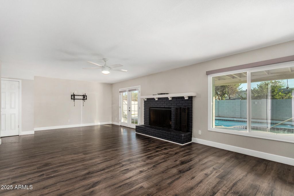 Image 9 of property listing at 1717 E PEBBLE BEACH Drive, Tempe, AZ 85282