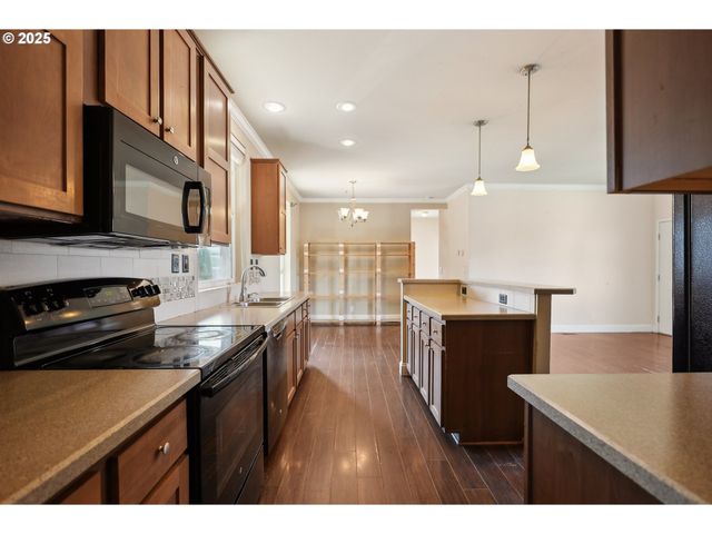547 Sw GEORGETOWN Way 27, Beaverton, OR 97006