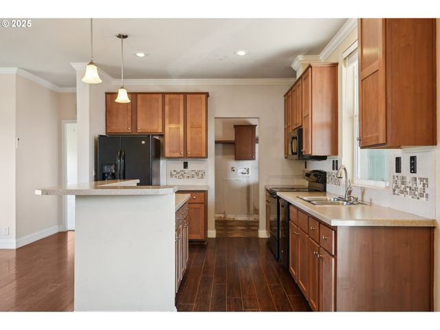547 Sw GEORGETOWN Way 27, Beaverton, OR 97006