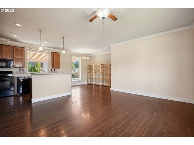 547 Sw GEORGETOWN Way 27, Beaverton, OR 97006