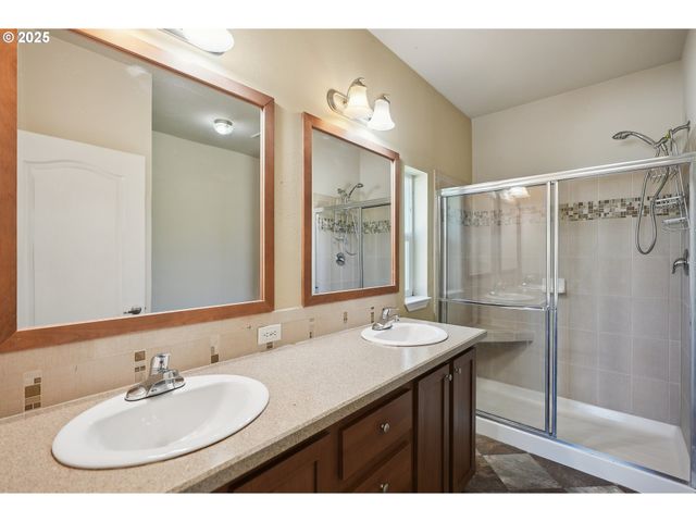 547 Sw GEORGETOWN Way 27, Beaverton, OR 97006