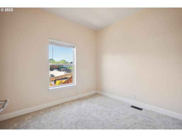 547 Sw GEORGETOWN Way 27, Beaverton, OR 97006
