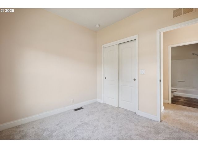 547 Sw GEORGETOWN Way 27, Beaverton, OR 97006