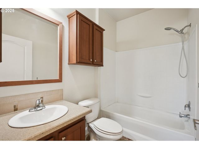 547 Sw GEORGETOWN Way 27, Beaverton, OR 97006