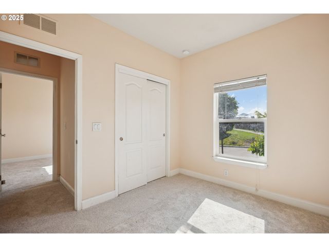 547 Sw GEORGETOWN Way 27, Beaverton, OR 97006