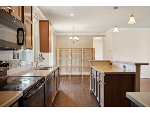 547 Sw GEORGETOWN Way 27, Beaverton, OR 97006
