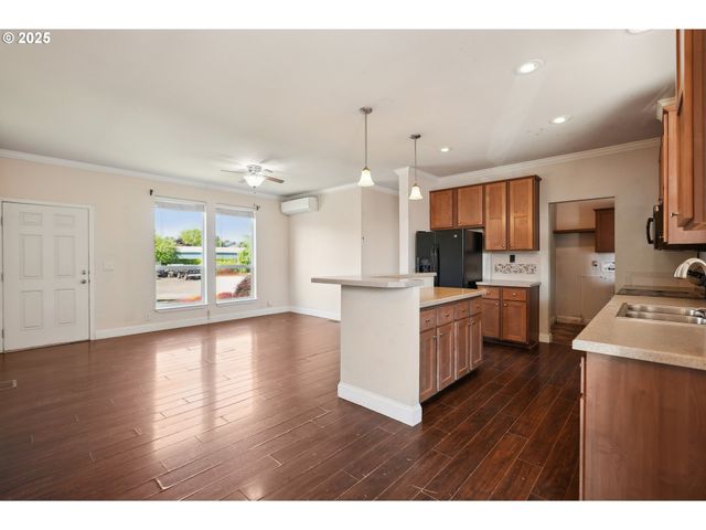 547 Sw GEORGETOWN Way 27, Beaverton, OR 97006