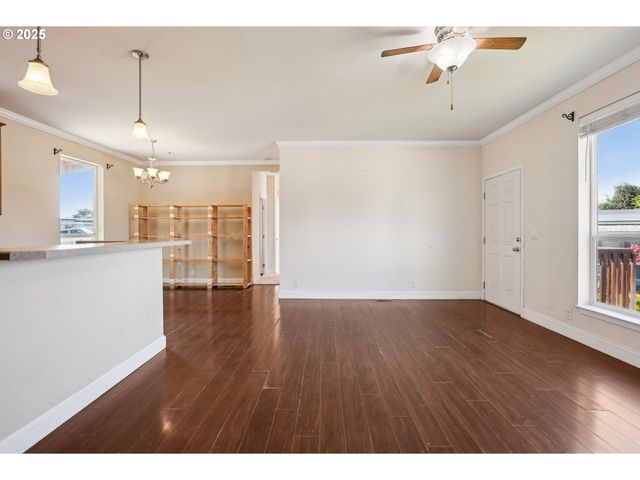 547 Sw GEORGETOWN Way 27, Beaverton, OR 97006